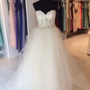 Maggie Sottero Wedding dress